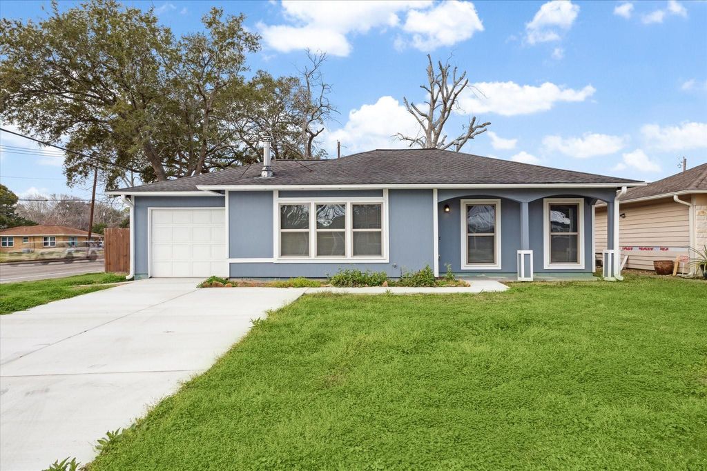 714 Heisse Street, Alvin, TX 77511