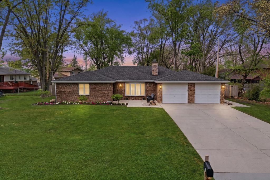 815 Schilling Drive, Dyer, IN 46311