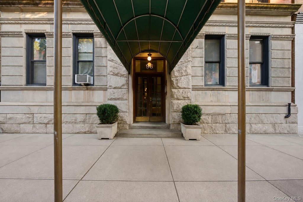 96 Perry Street B5C, New York (manhattan), NY 10014 — exterior