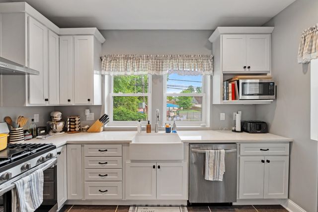 1328 Enslow Blvd, Huntington, WV 25701