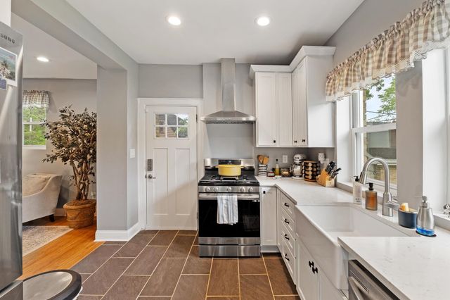 1328 Enslow Blvd, Huntington, WV 25701