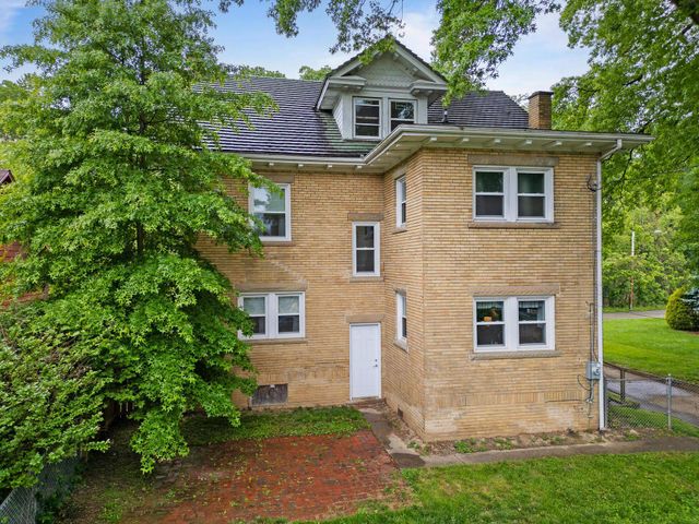 1328 Enslow Blvd, Huntington, WV 25701