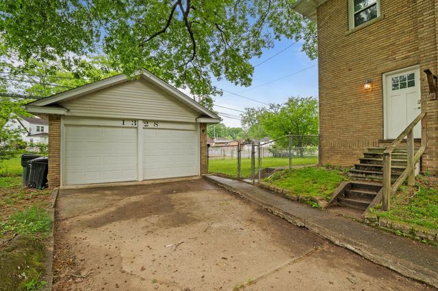 1328 Enslow Blvd, Huntington, WV 25701