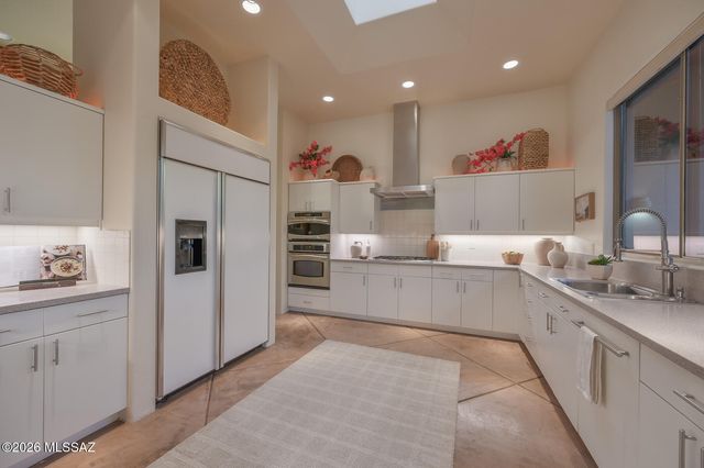 9832 N La Reserve Place, Tucson, AZ 85737
