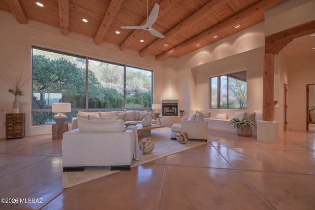9832 N La Reserve Place, Tucson, AZ 85737