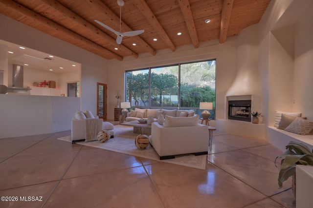 9832 N La Reserve Place, Tucson, AZ 85737