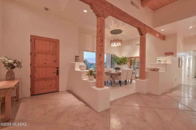 9832 N La Reserve Place, Tucson, AZ 85737
