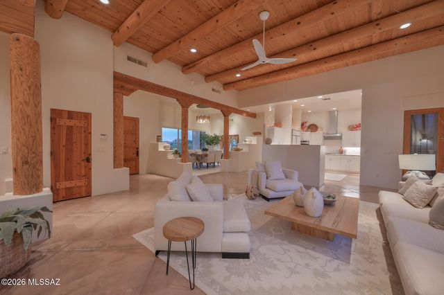 9832 N La Reserve Place, Tucson, AZ 85737
