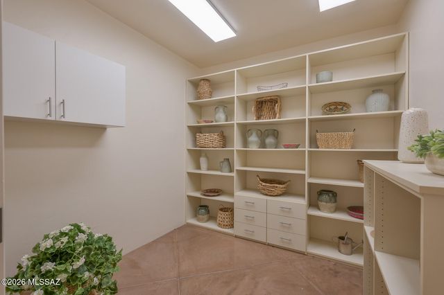 9832 N La Reserve Place, Tucson, AZ 85737