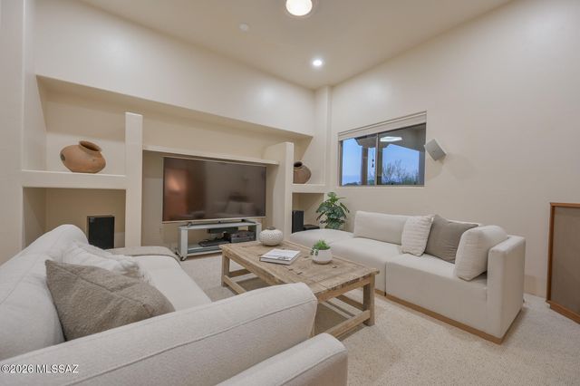 9832 N La Reserve Place, Tucson, AZ 85737