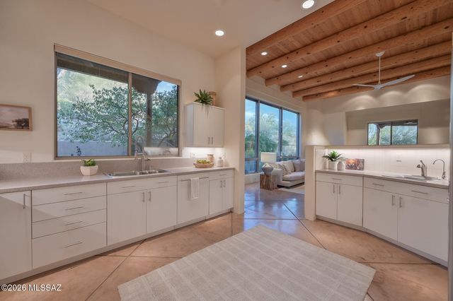 9832 N La Reserve Place, Tucson, AZ 85737