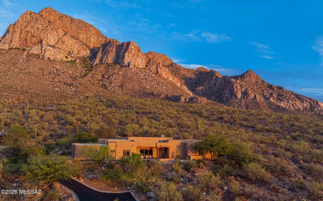 9832 N La Reserve Place, Tucson, AZ 85737