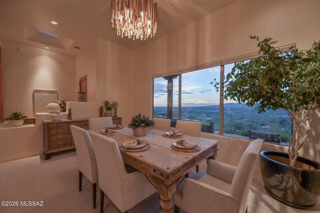 9832 N La Reserve Place, Tucson, AZ 85737