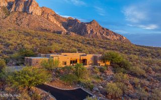 9832 N La Reserve Place, Tucson, AZ 85737