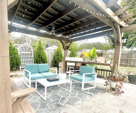 7021 Scott St., Hollywood, FL 33024