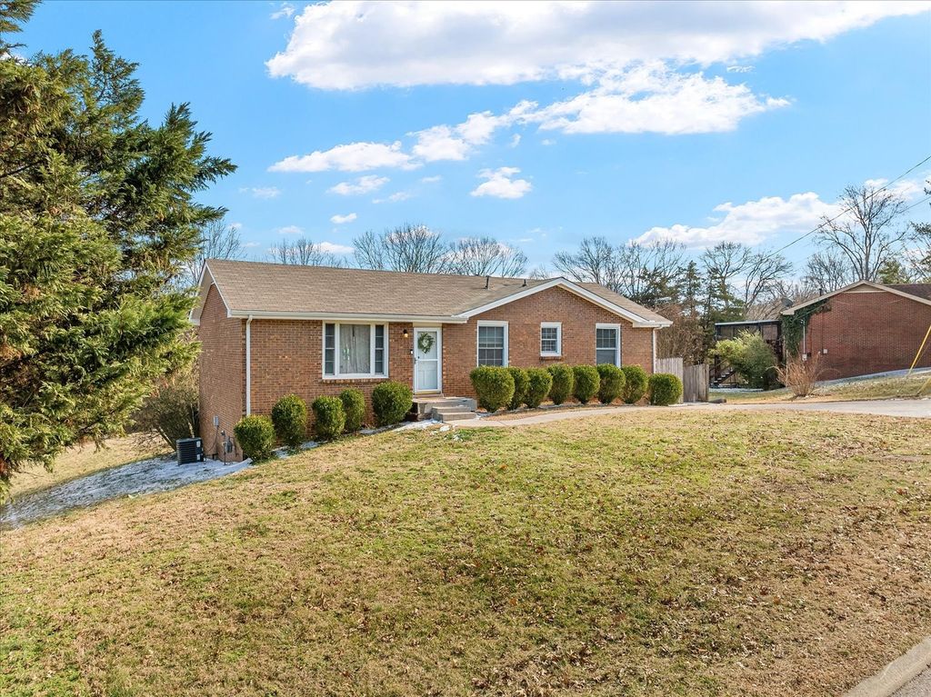 336 Cedarmont Dr, Nashville, TN 37211