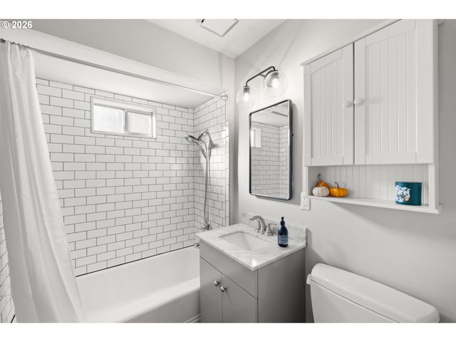 5424 Se REEDWAY St, Portland, OR 97206