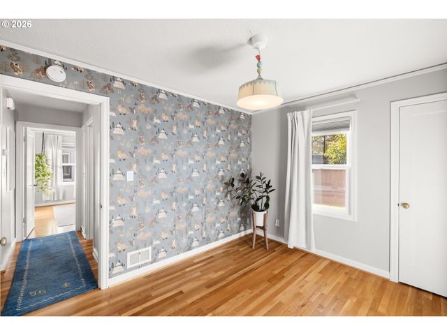5424 Se REEDWAY St, Portland, OR 97206