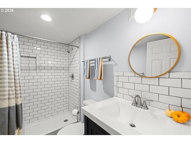 5424 Se REEDWAY St, Portland, OR 97206
