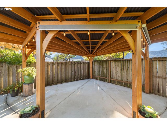 5424 Se REEDWAY St, Portland, OR 97206