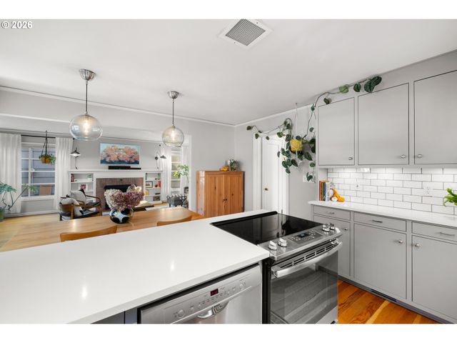 5424 Se REEDWAY St, Portland, OR 97206