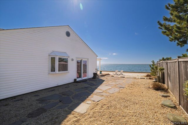 65 Shore Drive S, Copiague, NY 11726