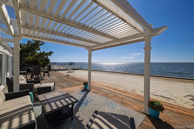 65 Shore Drive S, Copiague, NY 11726