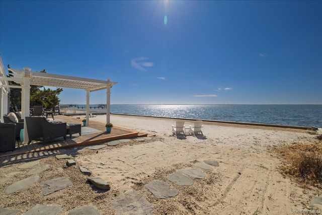 65 Shore Drive S, Copiague, NY 11726