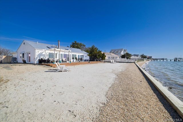65 Shore Drive S, Copiague, NY 11726