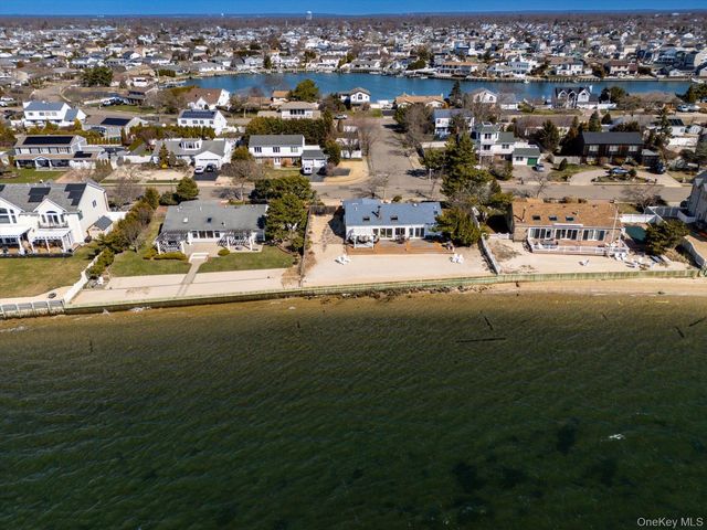 65 Shore Drive S, Copiague, NY 11726