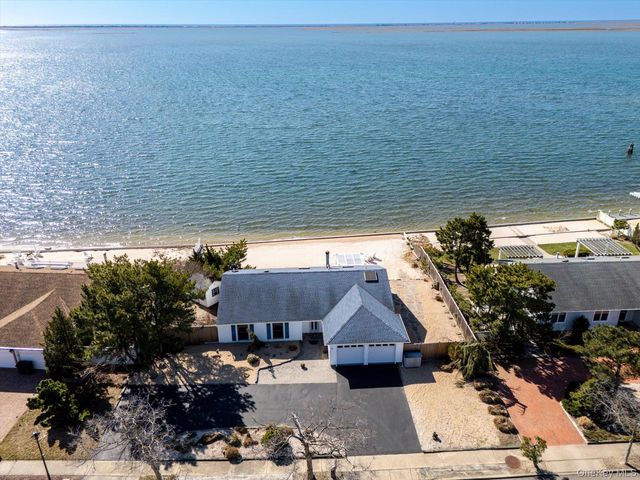 65 Shore Drive S, Copiague, NY 11726