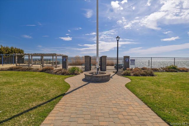 65 Shore Drive S, Copiague, NY 11726