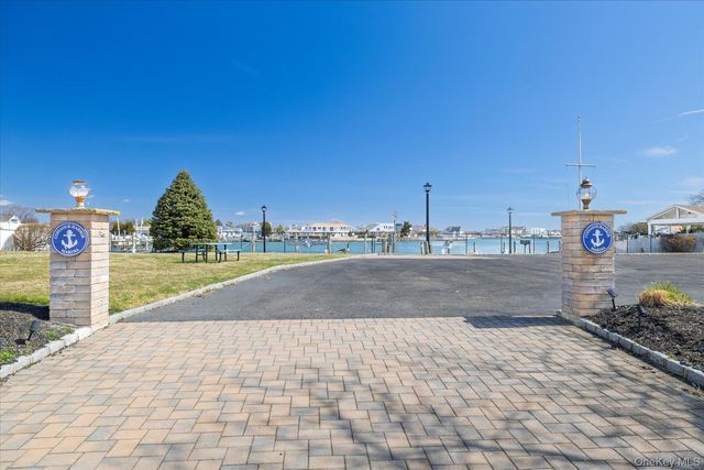 65 Shore Drive S, Copiague, NY 11726