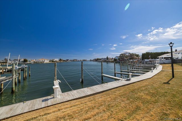 65 Shore Drive S, Copiague, NY 11726
