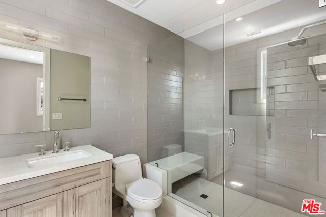 15566 Chasmila Drive, Encino (los Angeles), CA 91436