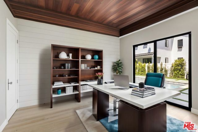 15566 Chasmila Drive, Encino (los Angeles), CA 91436