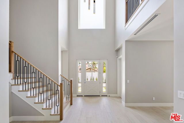 15566 Chasmila Drive, Encino (los Angeles), CA 91436