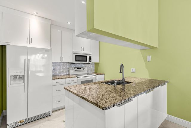 501 Waterside Drive, Hypoluxo, FL 33462