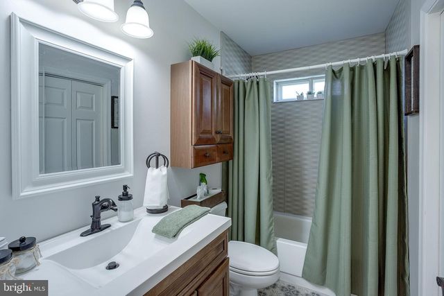 32 FINCHLEY CT, Southampton, NJ 08088