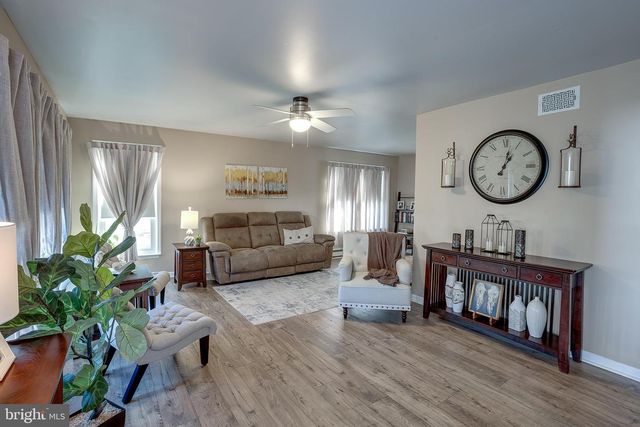 32 FINCHLEY CT, Southampton, NJ 08088