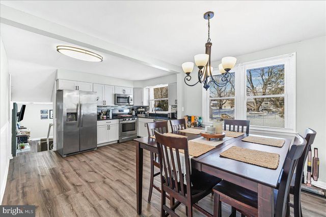 70 WEATHERVANE RD, Aston, PA 19014