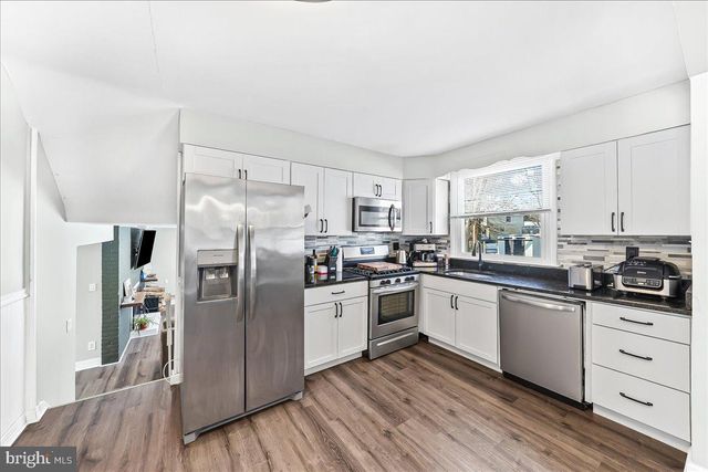 70 WEATHERVANE RD, Aston, PA 19014