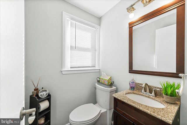 70 WEATHERVANE RD, Aston, PA 19014