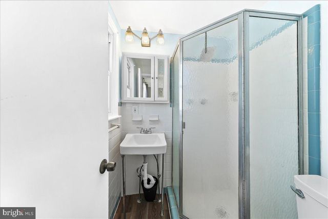 70 WEATHERVANE RD, Aston, PA 19014