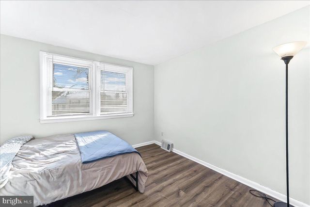 70 WEATHERVANE RD, Aston, PA 19014