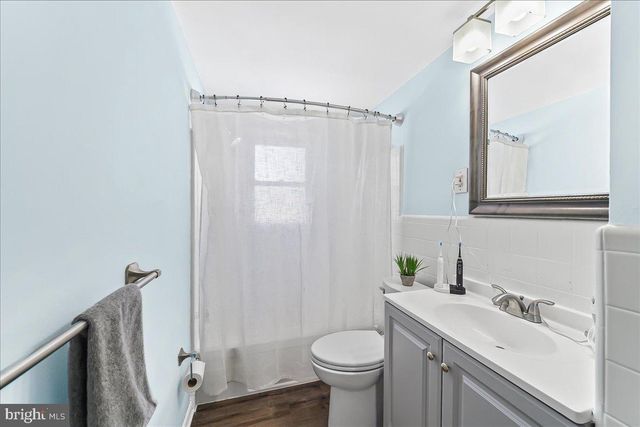 70 WEATHERVANE RD, Aston, PA 19014