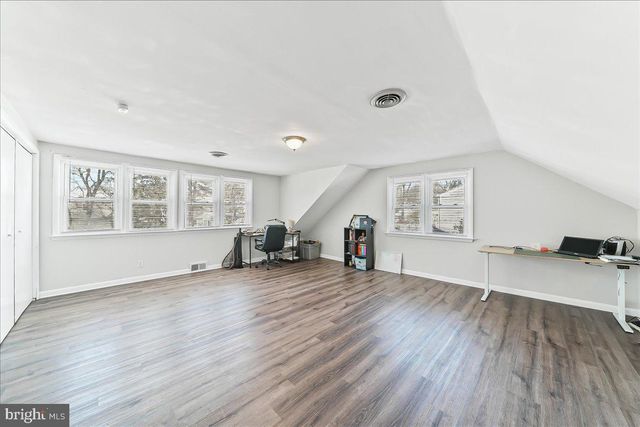 70 WEATHERVANE RD, Aston, PA 19014