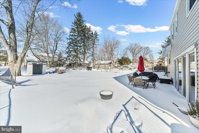 70 WEATHERVANE RD, Aston, PA 19014