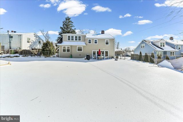 70 WEATHERVANE RD, Aston, PA 19014