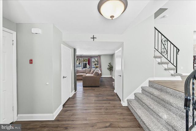 70 WEATHERVANE RD, Aston, PA 19014